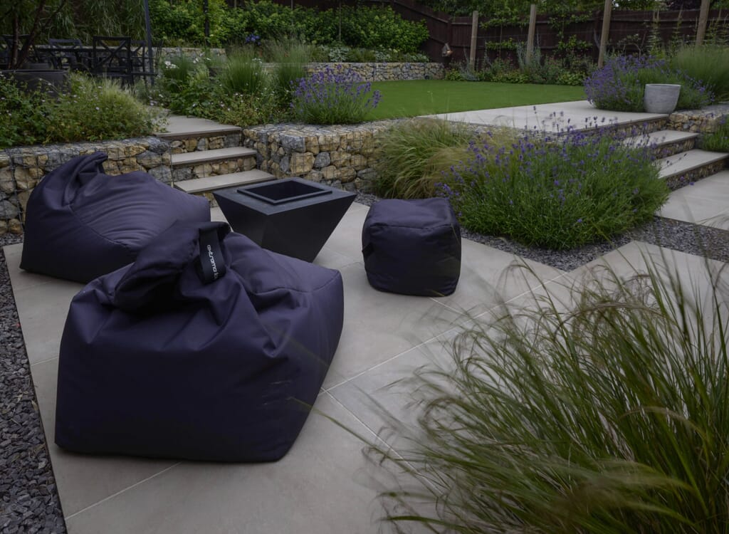 Firepit design with lounging sofas